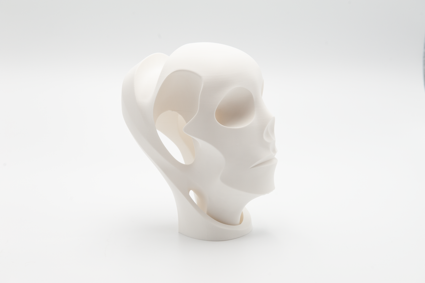 Künstlerischer abstrakter Kopf als Skulptur