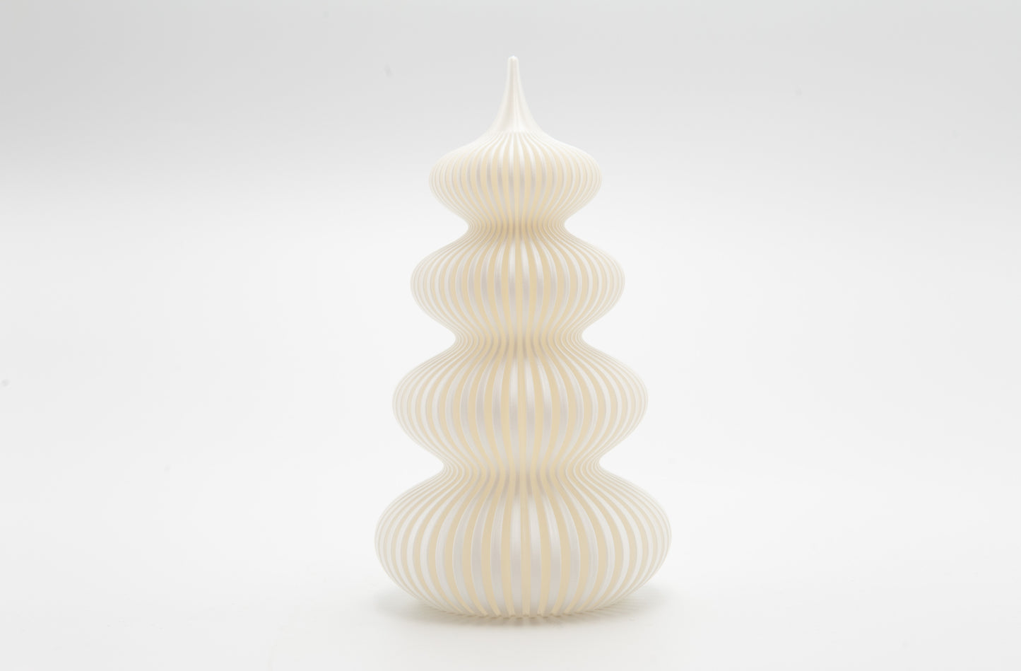 Moderne Weihnachtsbäume (klein und groß)